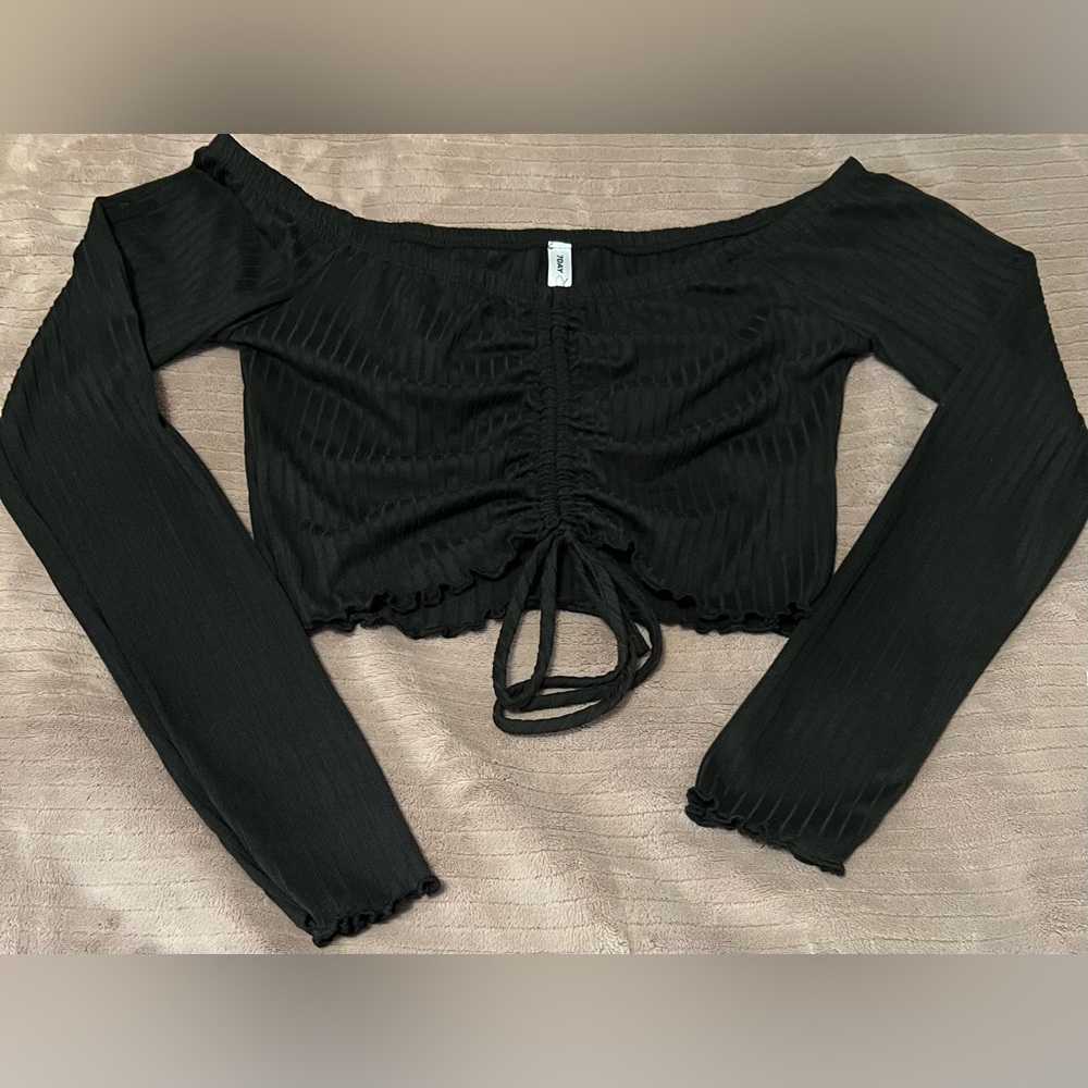 Black long sleeved crop top